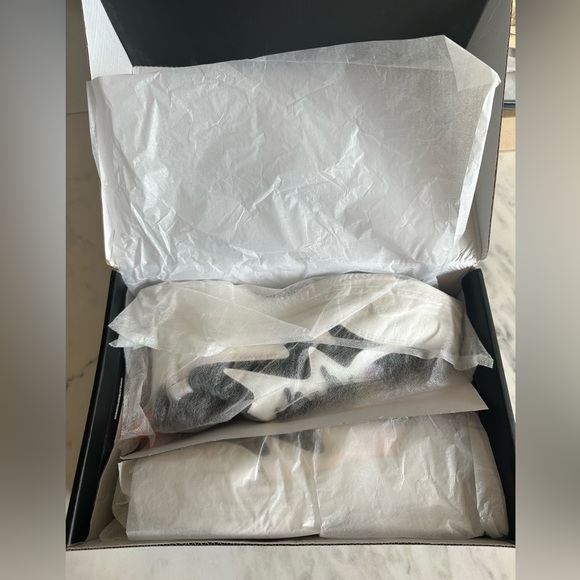 ❗️SOLD❗️NIB, CHUNKY HOLOGRAPHIC SNEAKERS - Picture 10 of 11